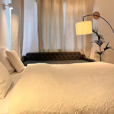 With A Bathroom, 5-6 Min From Train Station