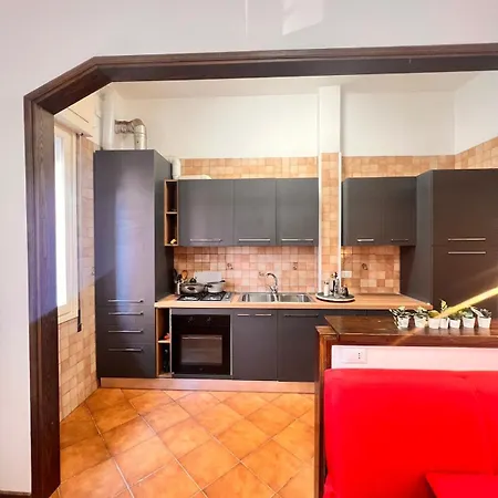 With A Bathroom, 5-6 Min From Train Station *